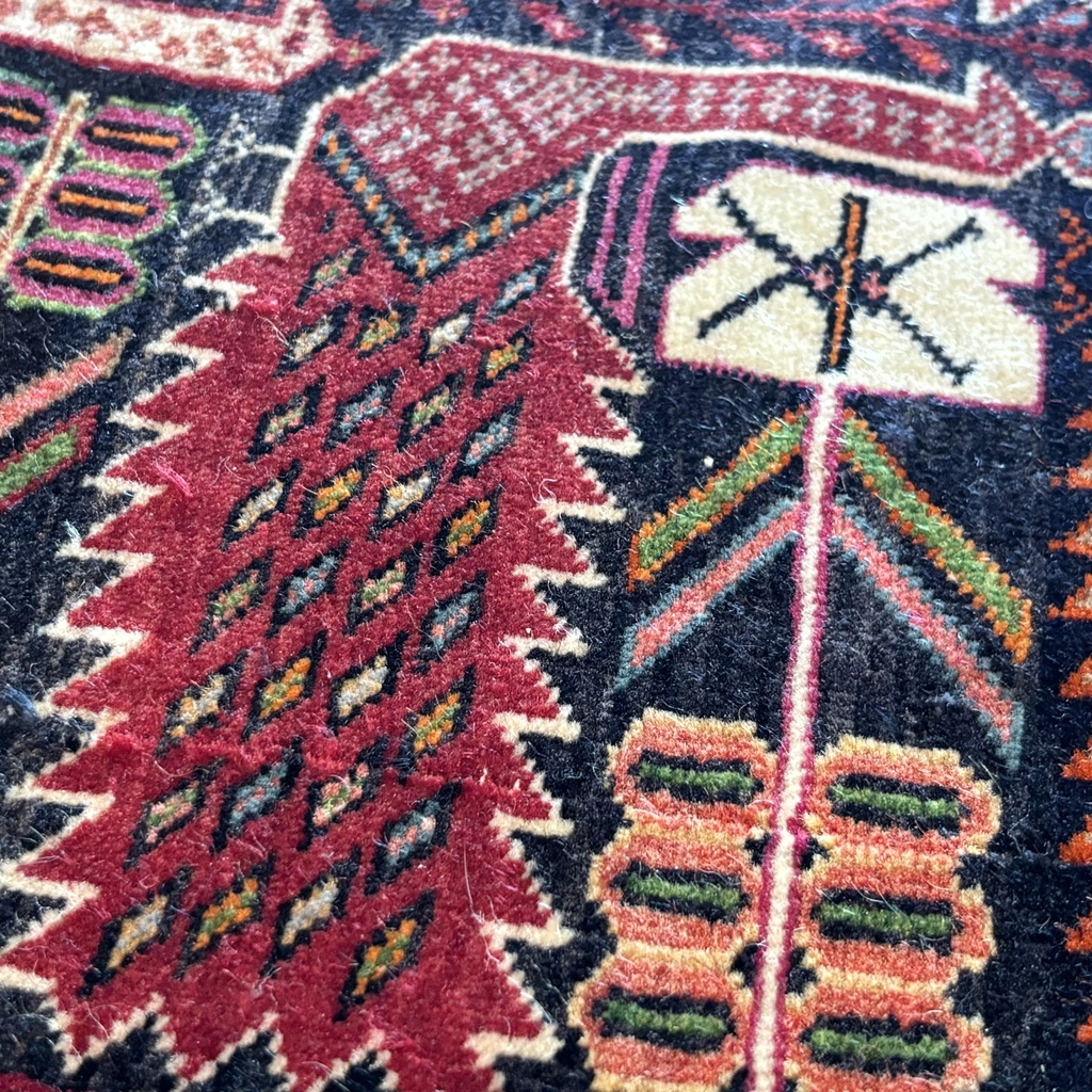 Alfombra persa Kurdistán, 1862, 133x100cm. (col. Bentley)