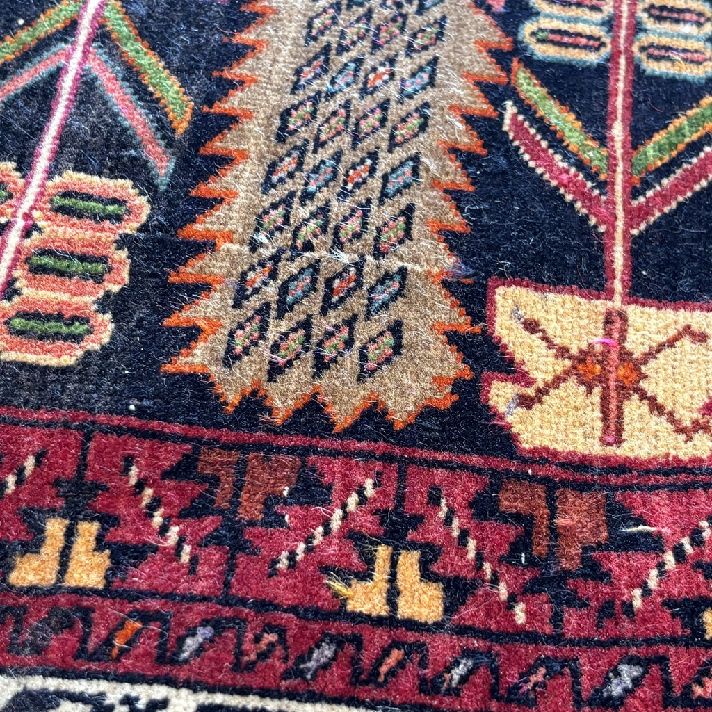 Alfombra persa Kurdistán, 1862, 133x100cm. (col. Bentley)
