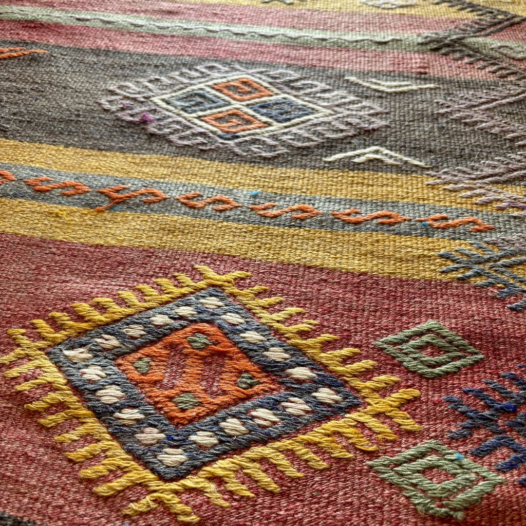 Kilim Irán tribal 117x104cm, (col. Bentley)