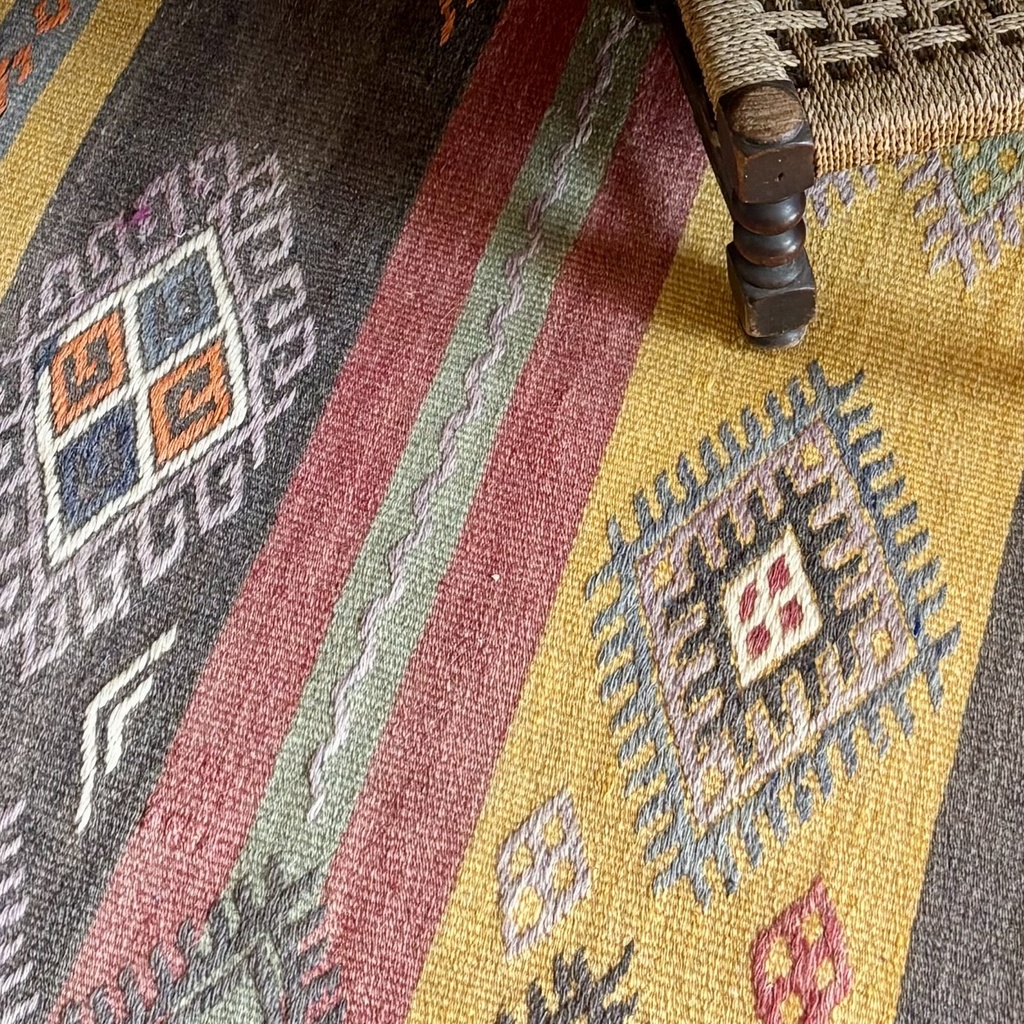 Kilim Irán tribal 117x104cm, (col. Bentley)