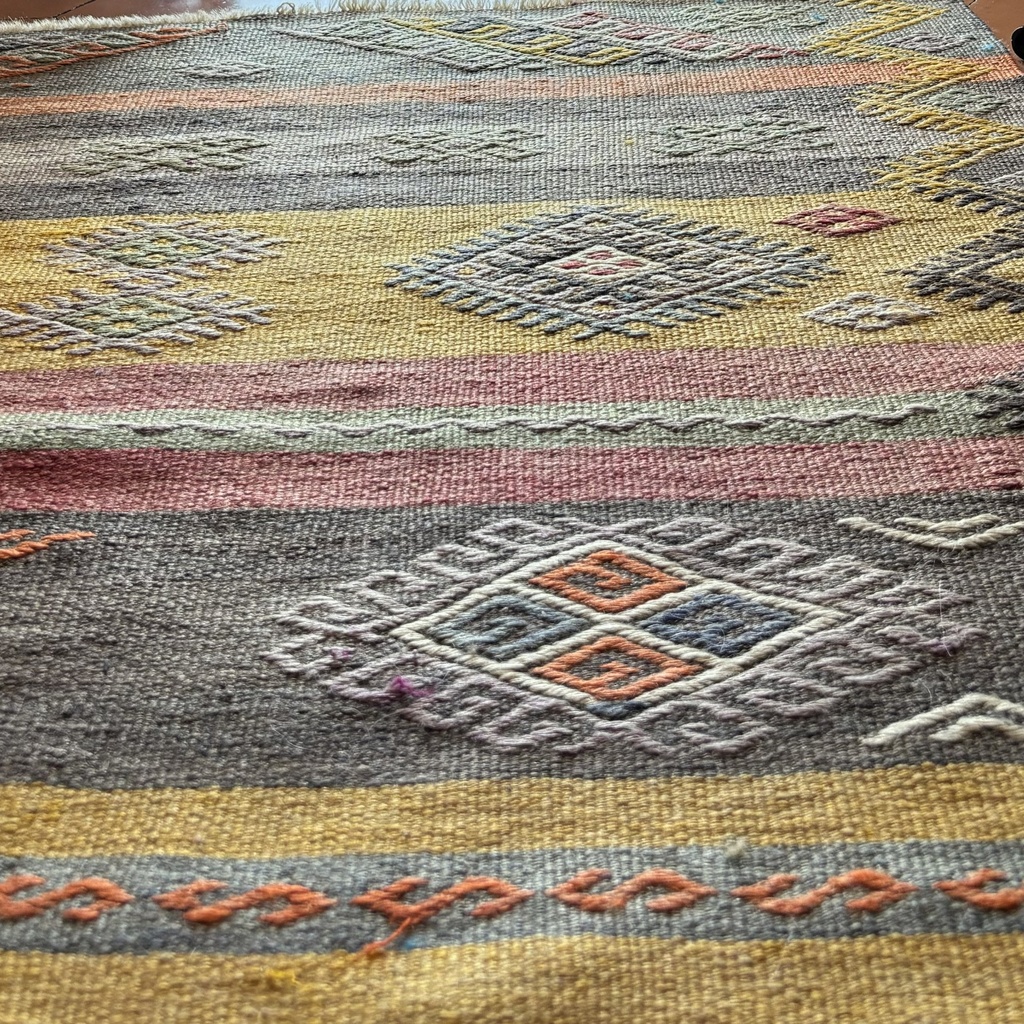 Kilim Irán tribal 117x104cm, (col. Bentley)