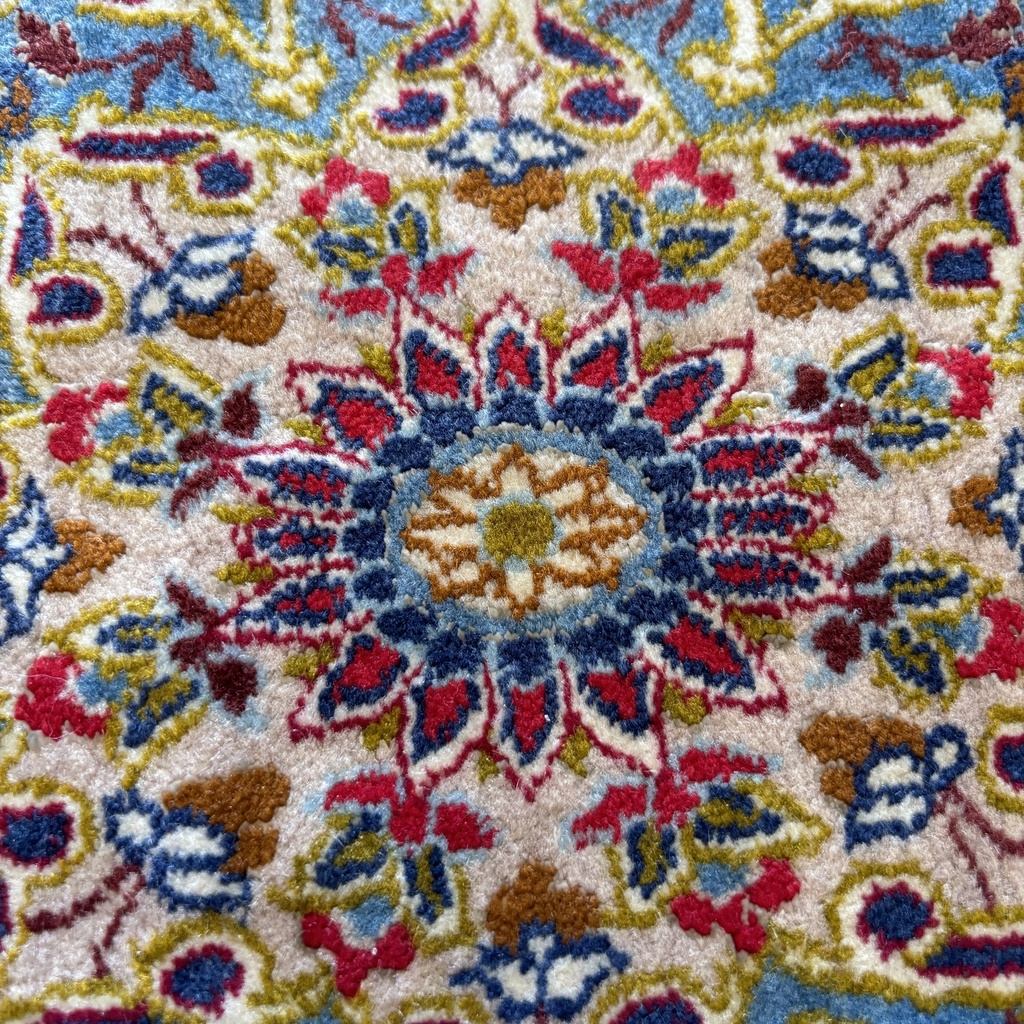Alfombra persa clásica, 1815, 168x109cm. (col. Bentley)