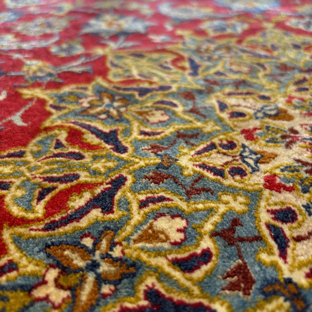 Alfombra persa clásica, 1815, 168x109cm. (col. Bentley)