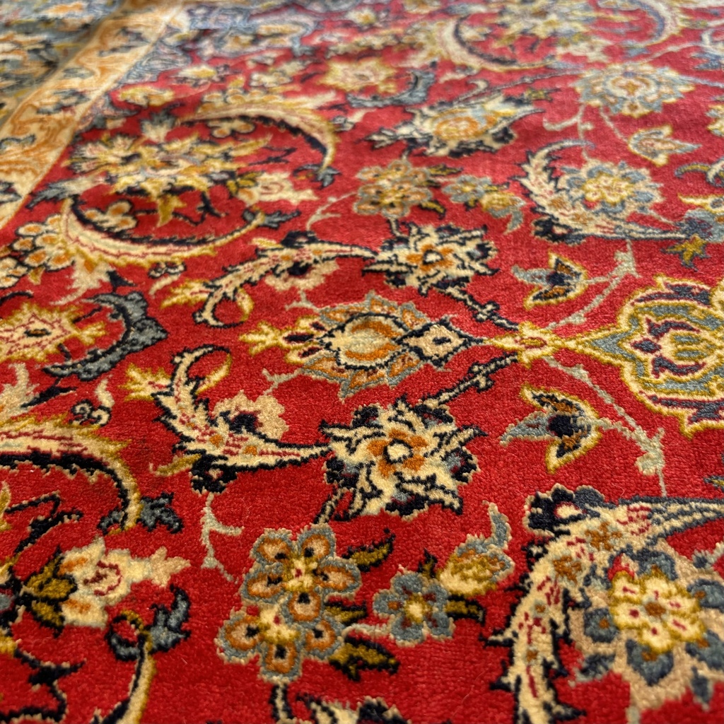 Alfombra persa clásica, 1815, 168x109cm. (col. Bentley)