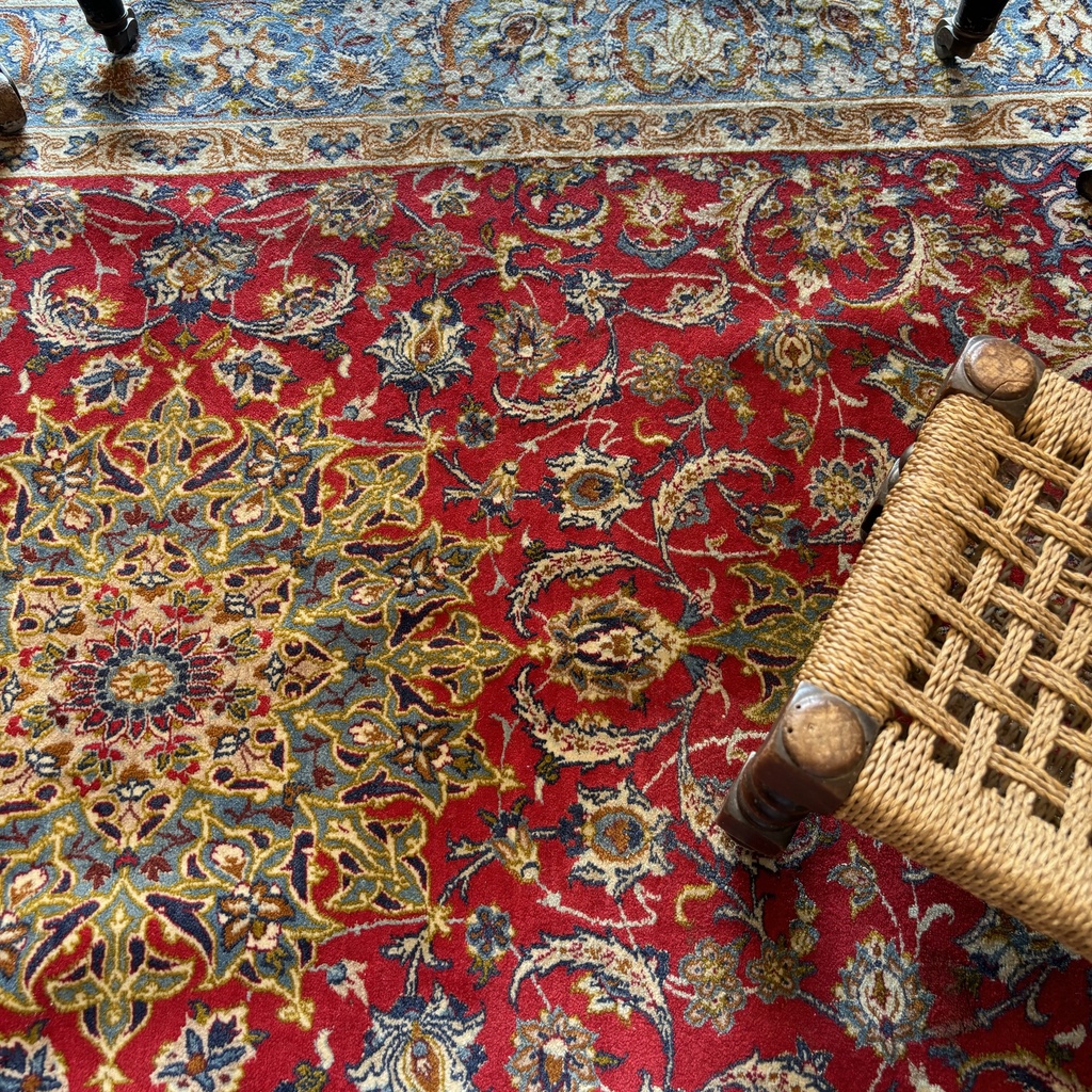 Alfombra persa clásica, 1815, 168x109cm. (col. Bentley)