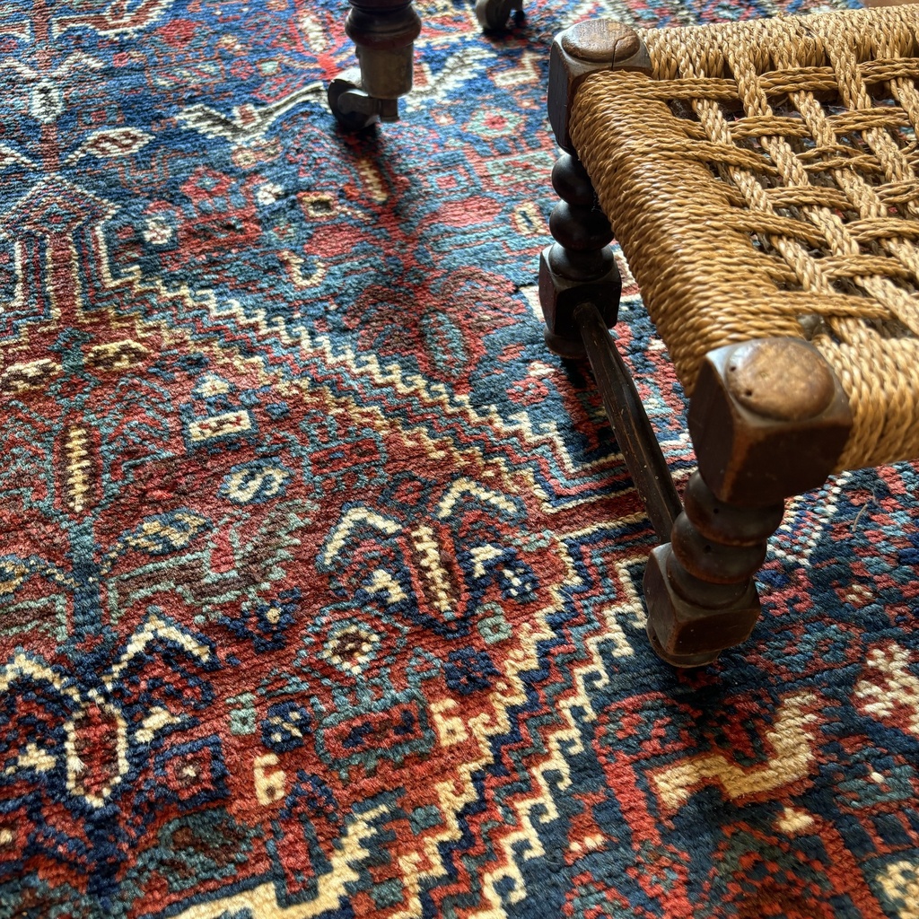 Alfombra persa tipo Gabesh, Fars Irán, 175x115cm. (col. Bentley)