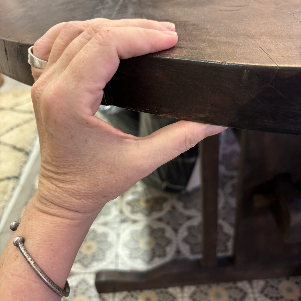 Mesa ovalada sin herrajes