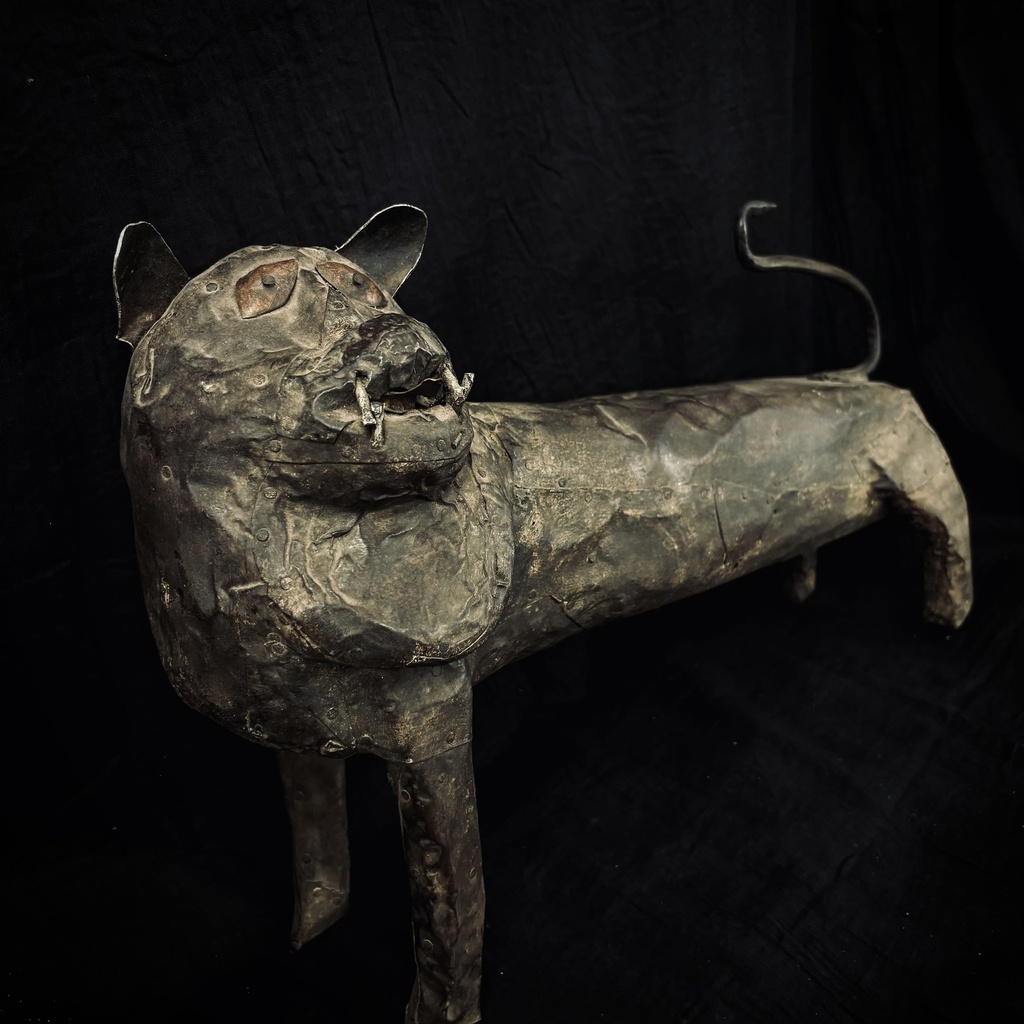 Leopardo de ojos de oro