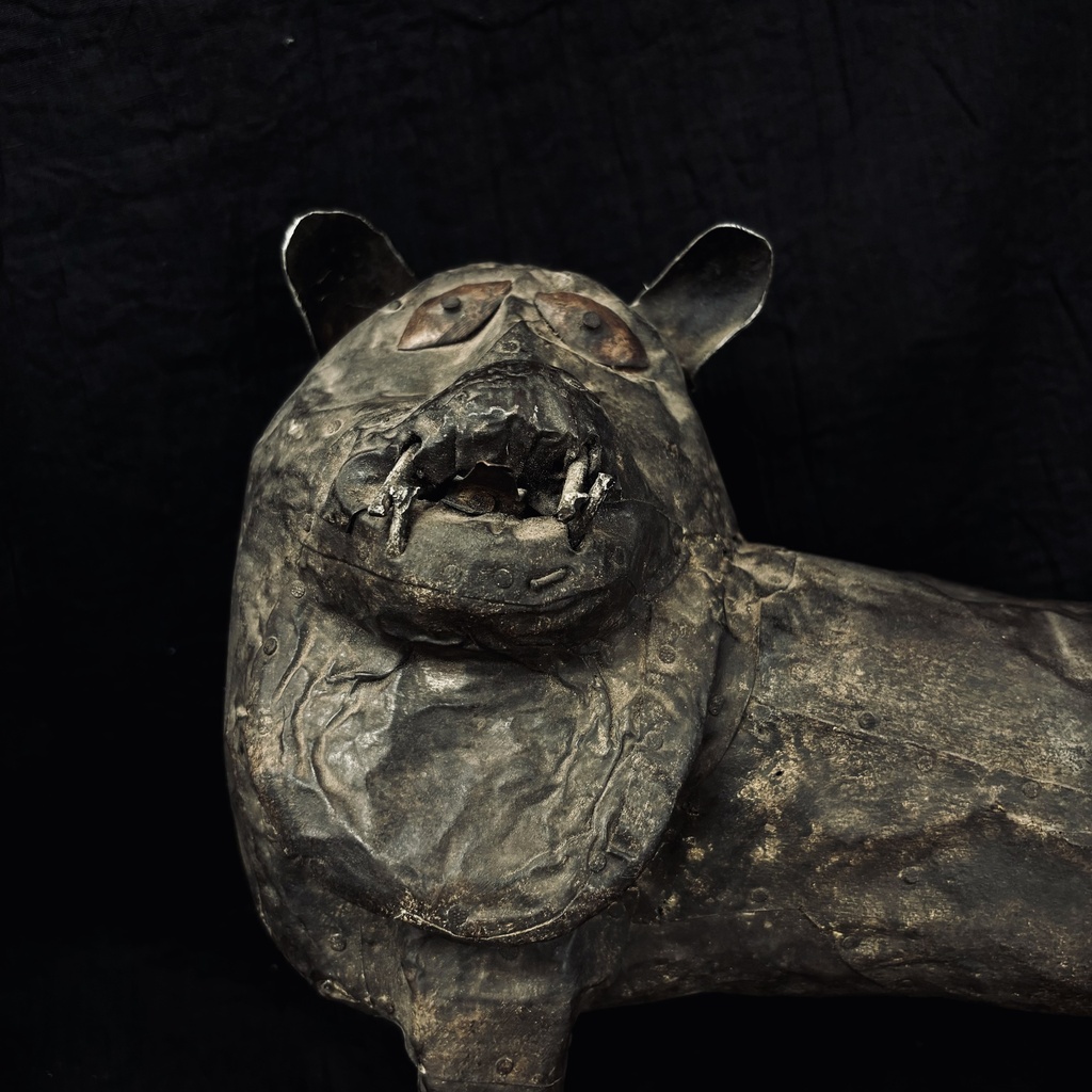 Leopardo de ojos de oro