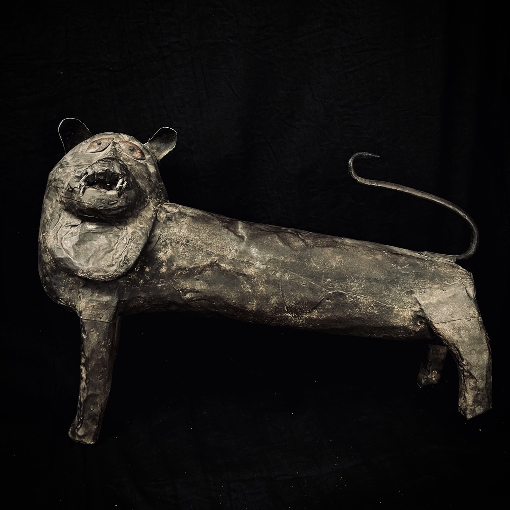 Leopardo de ojos de oro