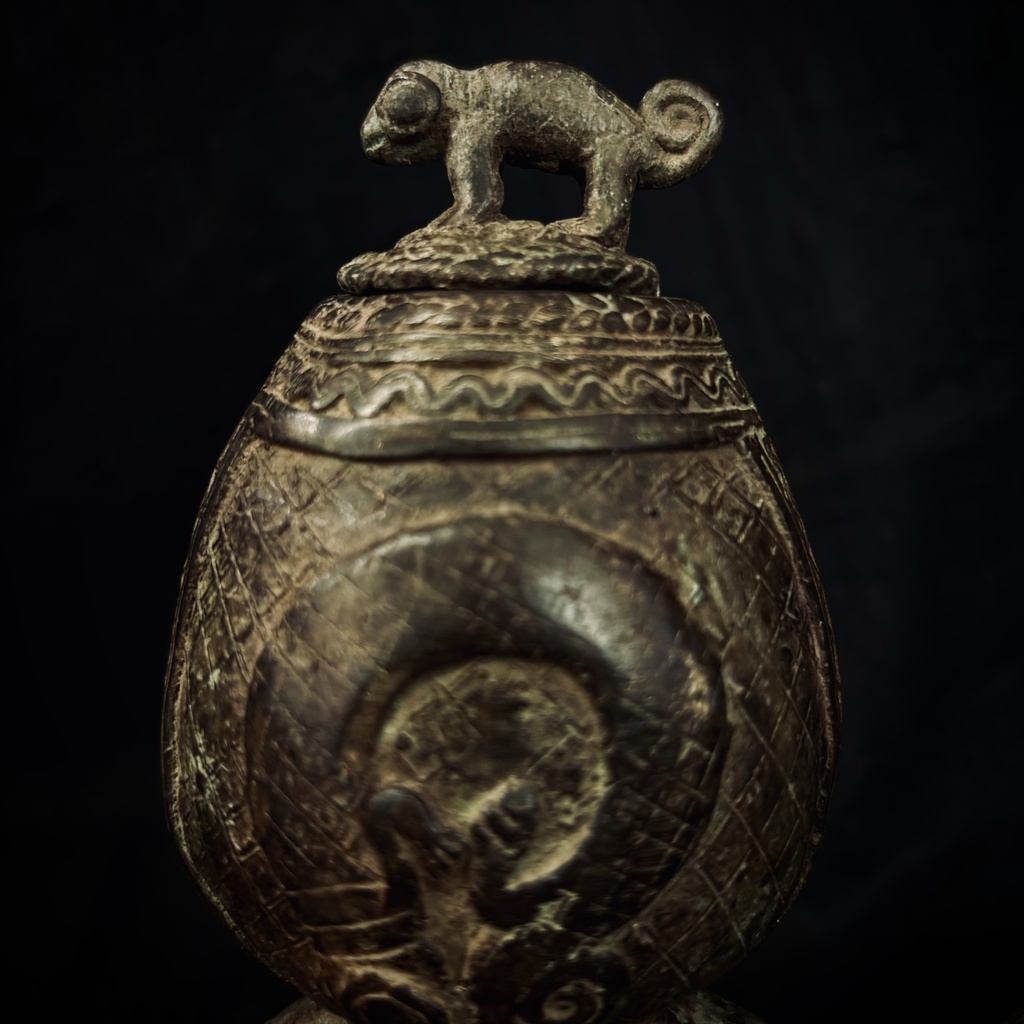 Caja Bronce dogón con camaleones (Mali)